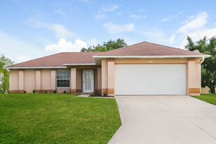 1402 SW 39th Terrace in Cape Coral, FL - Building Photo