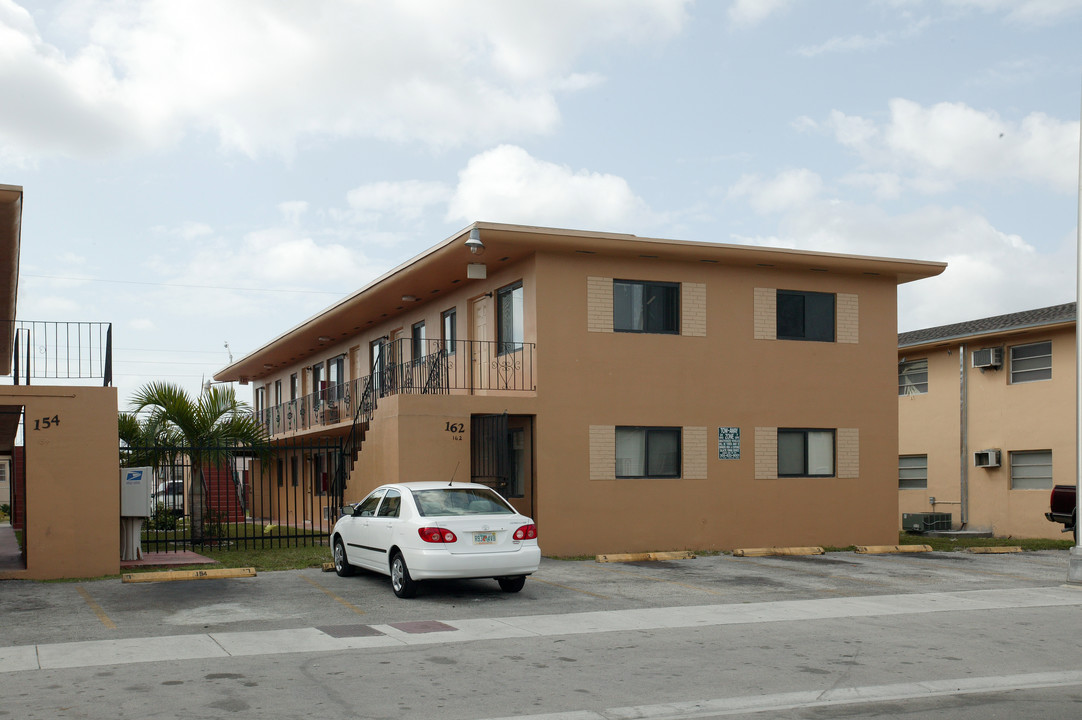 162 W 26th St in Hialeah, FL - Building Photo