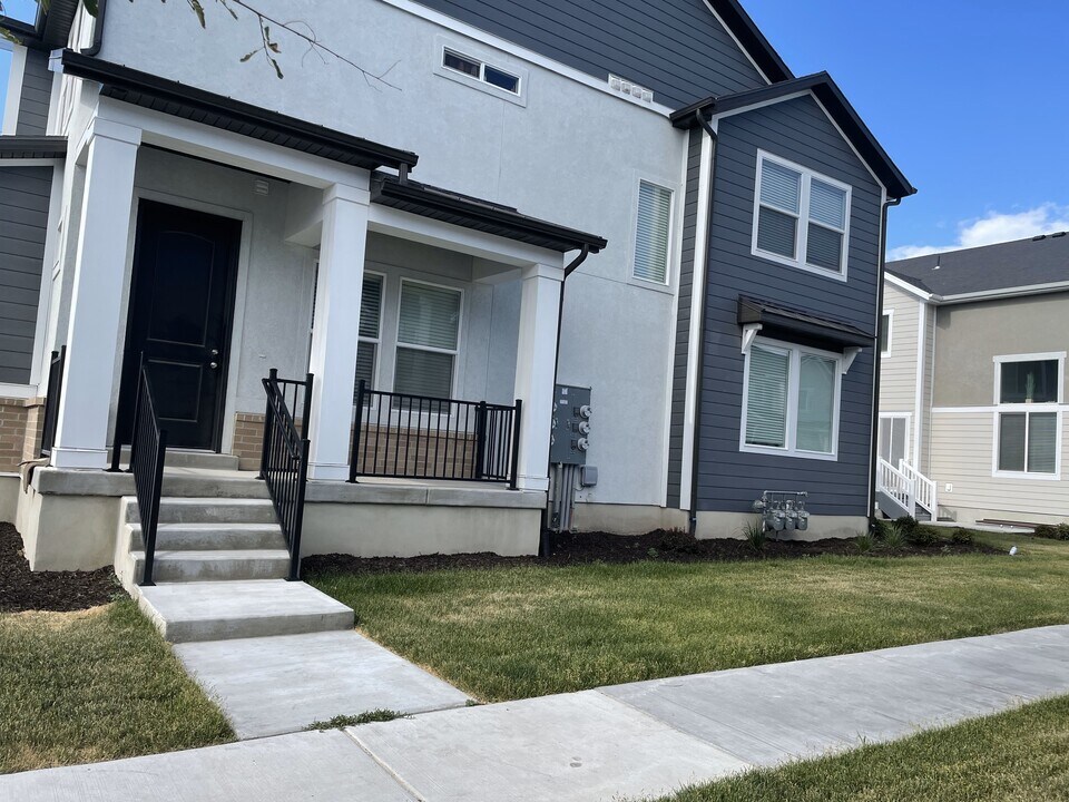 1643 N 3740 W in Lehi, UT - Building Photo