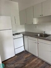 306 N Lakeside Ct in West Palm Beach, FL - Building Photo - Building Photo