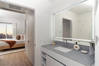 5050 W Russell Rd in Las Vegas, NV - Building Photo - Building Photo