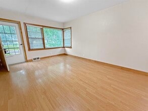 1171 Bourland Ave in Waterloo, IA - Foto de edificio - Building Photo