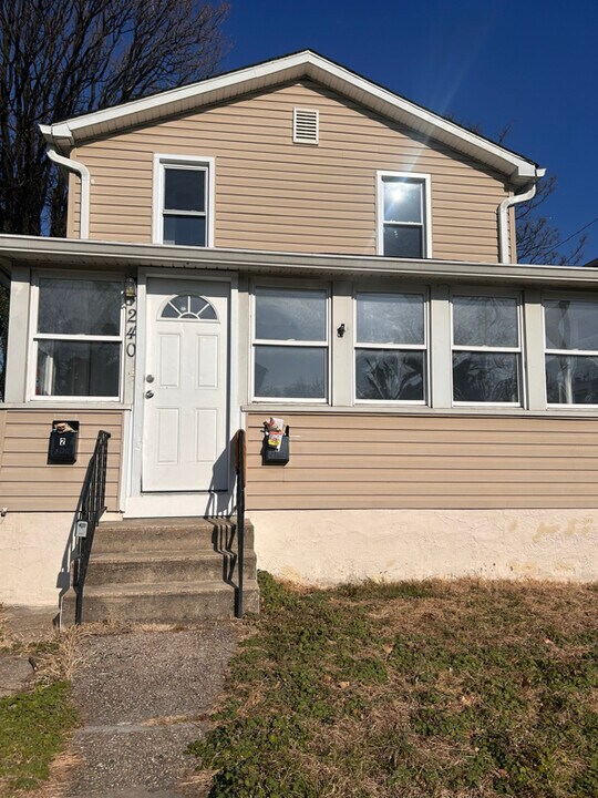240 Riverview Ave in Dundalk, MD - Building Photo