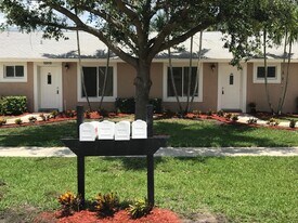 12419 Westhampton Cir in Wellington, FL - Building Photo