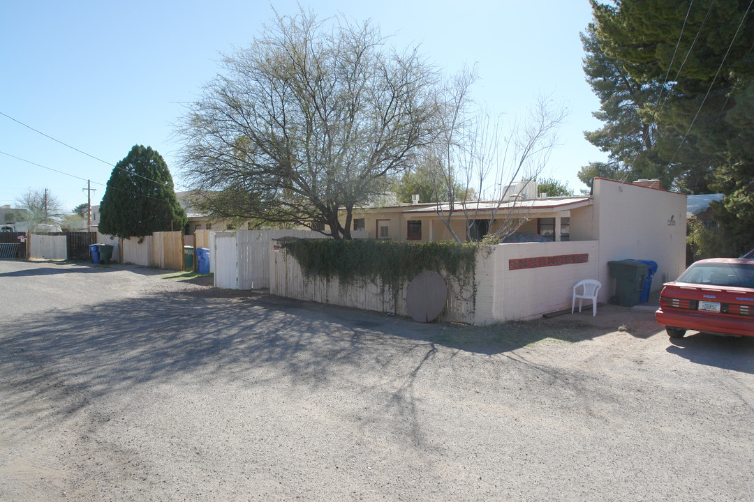 3924-3930 E Monte Vista Dr in Tucson, AZ - Foto de edificio