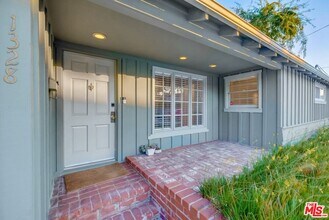 1328 Linda Rosa Ave in Los Angeles, CA - Building Photo - Building Photo