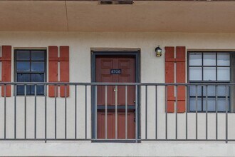 4708 Oak Terrace Dr in Greenacres, FL - Building Photo - Building Photo