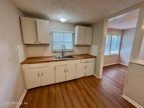 4522 Wheeler Ave in Jacksonville, FL - Building Photo - Building Photo