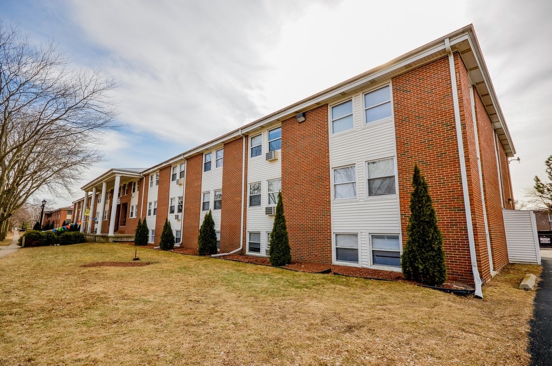 Kimberly Apartments in Dekalb, IL - Foto de edificio