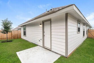 2173 Middle Rdg Dr in Conroe, TX - Building Photo - Building Photo