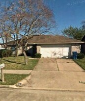 11726 Cliveden Dr in Houston, TX - Building Photo