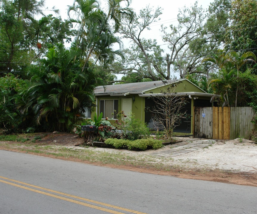 1300 SW 5th Ct in Fort Lauderdale, FL - Foto de edificio