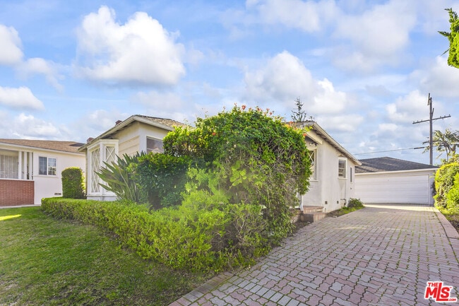 5908 Abernathy Dr in Los Angeles, CA - Building Photo - Building Photo