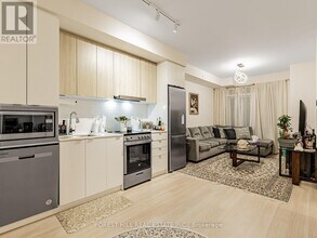 30 Upper Mall Wy in Vaughan, ON - Building Photo - Building Photo