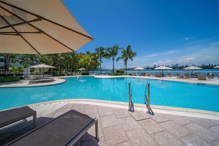 910 West Ave, Unit 0526 in Miami Beach, FL - Building Photo
