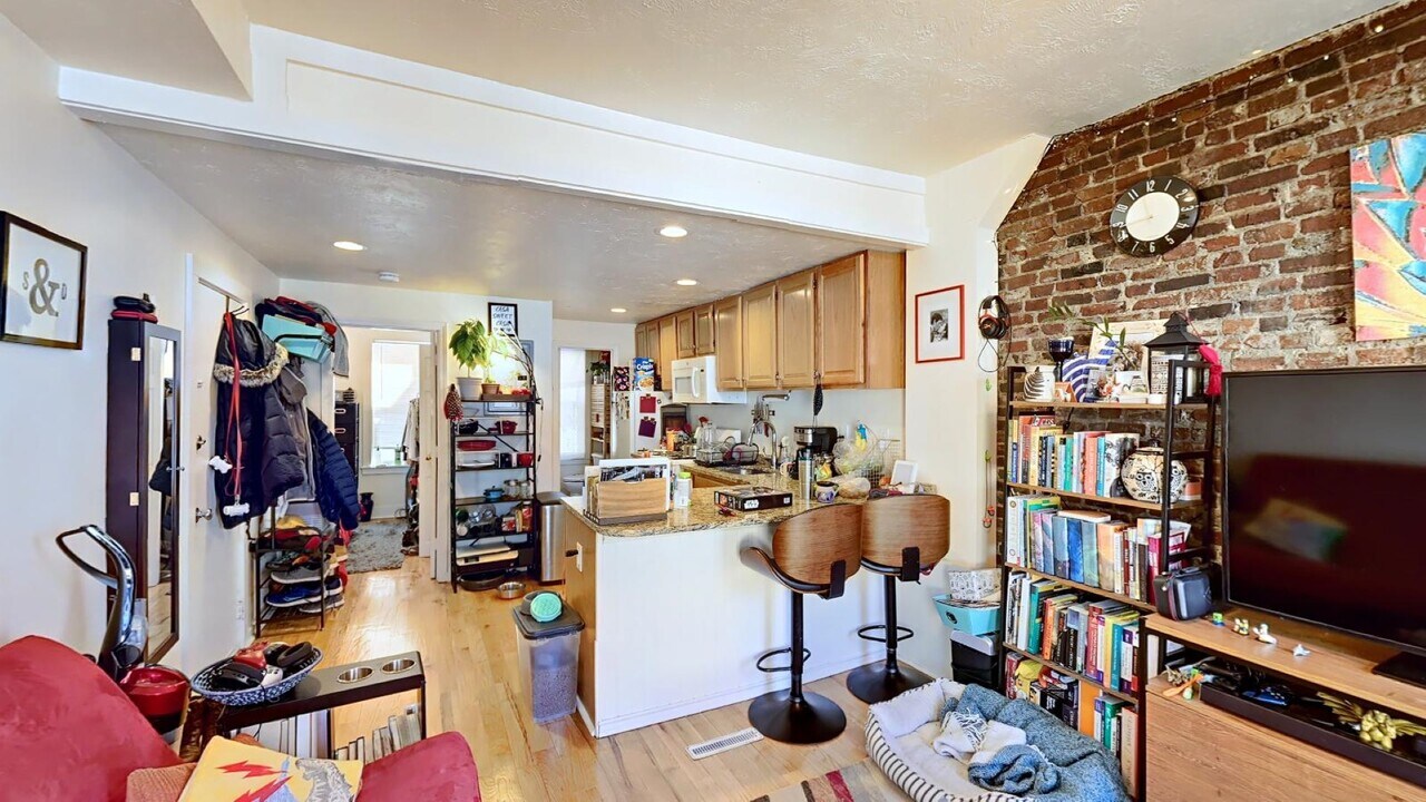 1 Grimes St, Unit 1 in Boston, MA - Building Photo