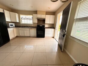 2618 Hill Ave in Dickinson, TX - Building Photo - Building Photo