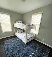 1124 N Twyckenham Dr in South Bend, IN - Foto de edificio - Building Photo