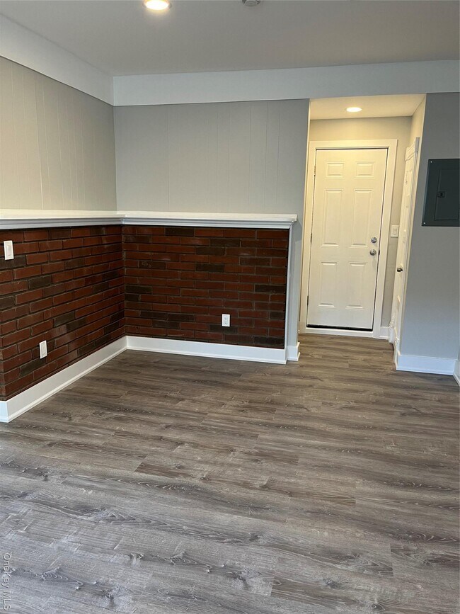 23 Collegeview Ave in Arlington, NY - Building Photo - Building Photo