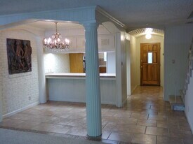 6016 S Land Park Dr, Unit #7 in Sacramento, CA - Building Photo