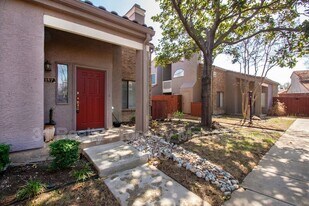 4242 N Capistrano Dr in Dallas, TX - Building Photo