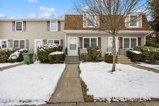 67 Brentwood Dr in Wallingford, CT - Building Photo