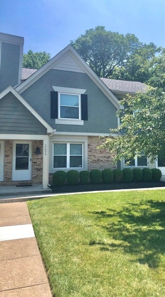 property at 5694 Crossing Ct