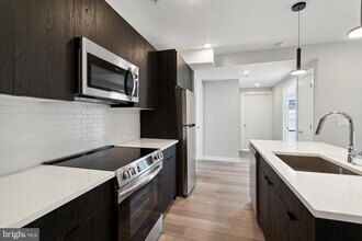 3449 Scotts Ln, Unit A317 in Philadelphia, PA - Building Photo - Building Photo