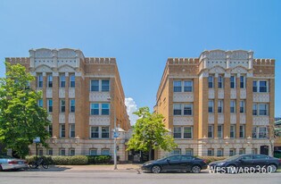 4240 N Clarendon Ave in Chicago, IL - Building Photo