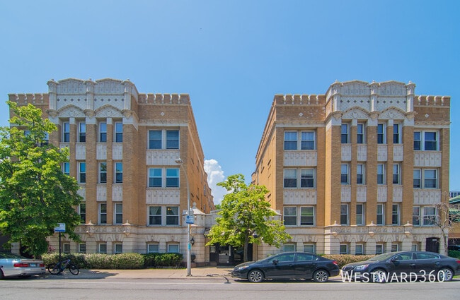 property at 4240 N Clarendon Ave