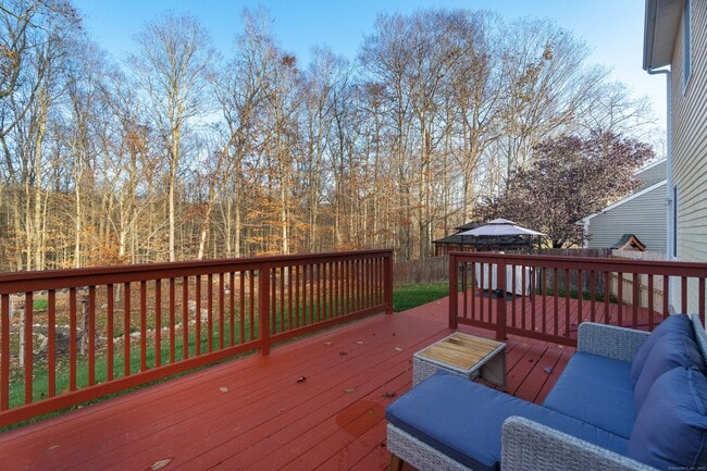 240 Heather Glen Ln in Groton, CT - Building Photo - Building Photo