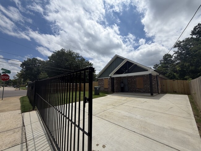 property at 3415 Buchanan Ave