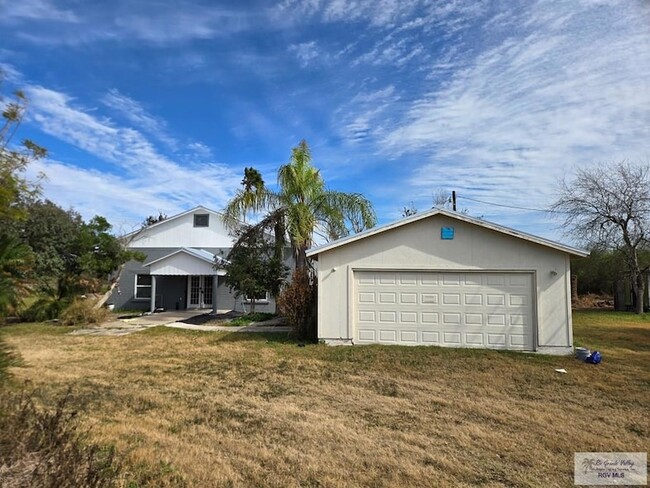 19349 Landrum Park Rd in San Benito, TX - Building Photo - Building Photo