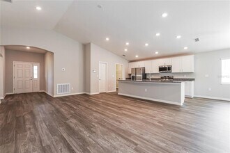 944 First Dr in Eagle Lake, FL - Building Photo - Building Photo