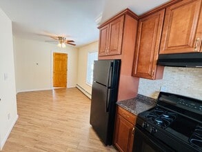 27 1st St in Glen Cove, NY - Building Photo - Building Photo