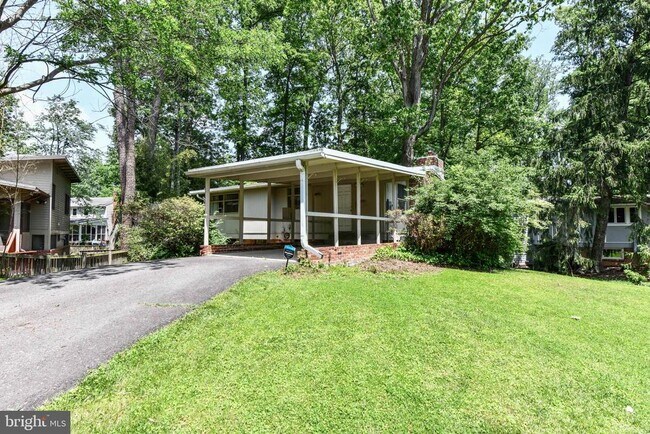 7632 Holmes Run Dr in Falls Church, VA - Building Photo - Building Photo