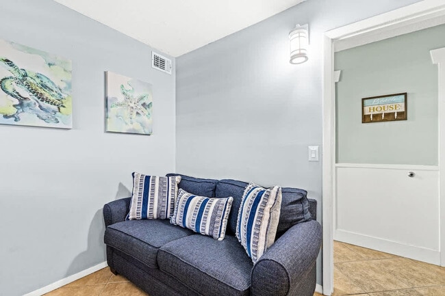 8743 Thomas Dr in Panama City Beach, FL - Building Photo - Building Photo