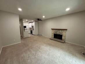 Beautiful updated Condo in Bellevue! (phot in Bellevue, WA - Building Photo - Building Photo