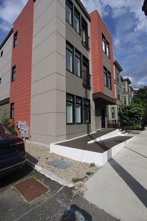 159 Allston St, Unit 1 in Cambridge, MA - Building Photo