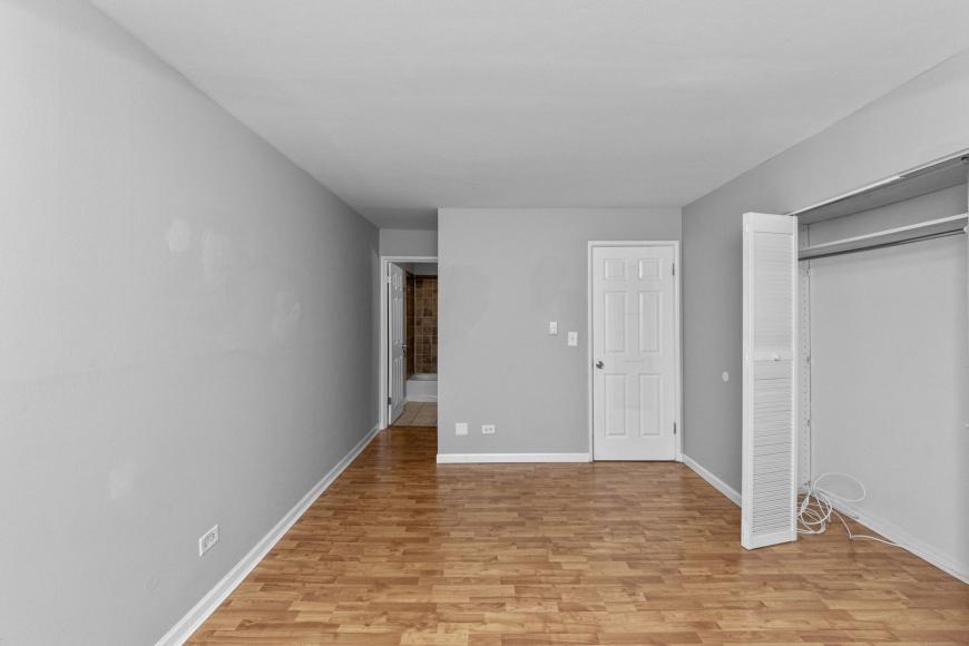 3825 N Pine Grove Ave in Chicago, IL - Building Photo
