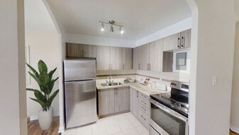 Faywood-Vinci Community in Toronto, ON - Building Photo