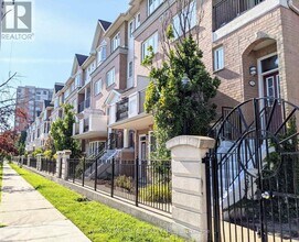 313 Grandview Way in Toronto, ON - Building Photo - Building Photo