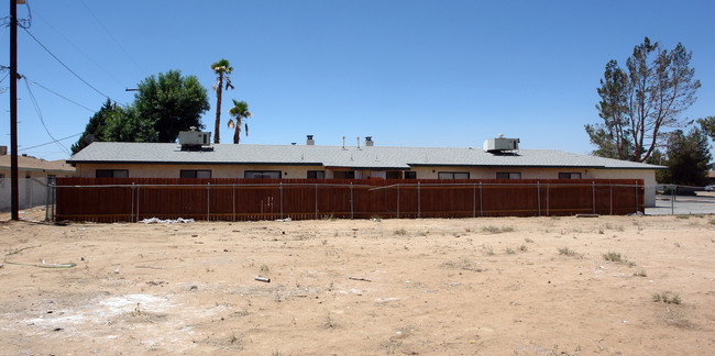 20217 Serrano Rd in Apple Valley, CA - Foto de edificio - Building Photo