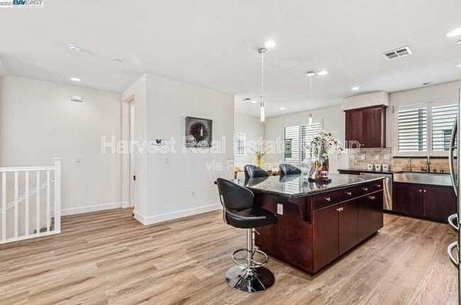 5559 Martinelli Way in Dublin, CA - Building Photo - Building Photo