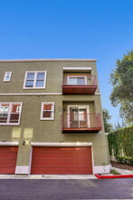 645 Plaza Pl in Hayward, CA - Foto de edificio - Building Photo