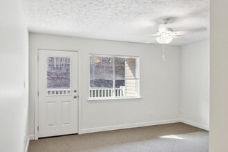 Tremont Park in Bluewell, WV - Building Photo - Building Photo