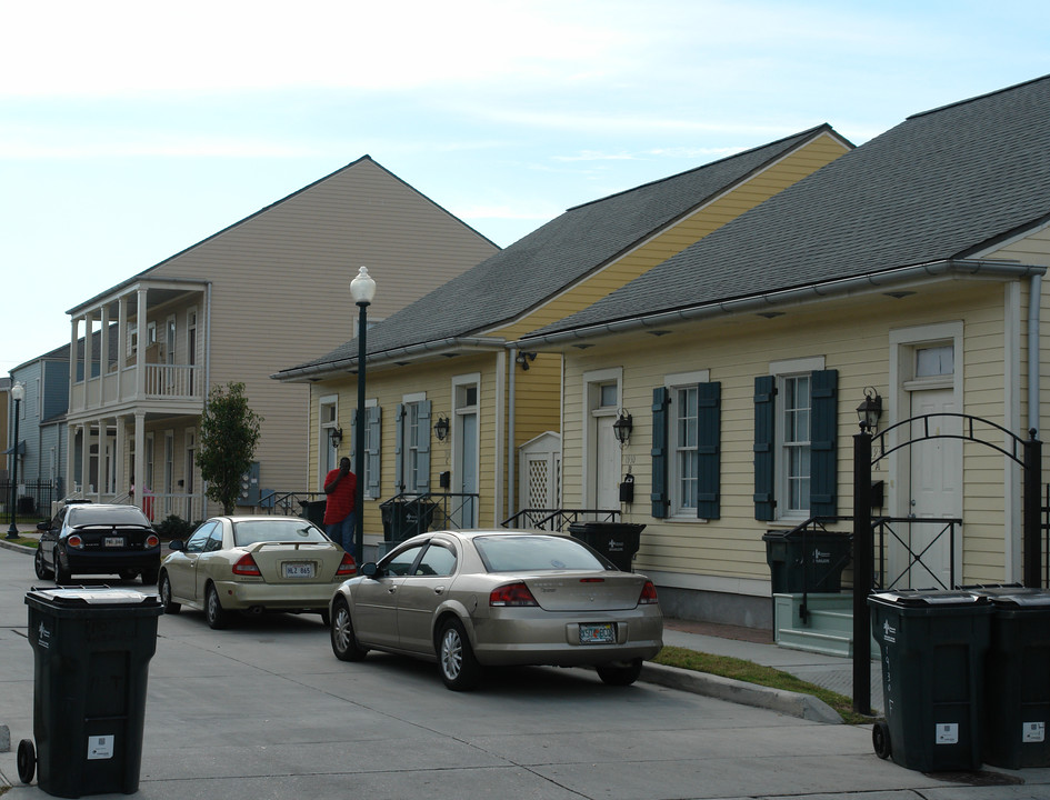 1930 F Annunciation St in New Orleans, LA - Building Photo