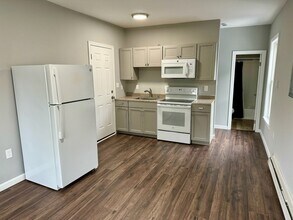38 Emmons St-Unit -1R in Franklin, MA - Building Photo - Building Photo