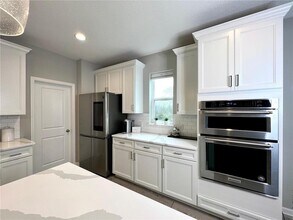 15633 Dakota Ave in Savage, MN - Building Photo - Building Photo