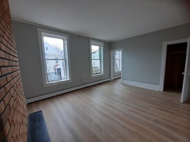 19 Idlewild Park in Watervliet, NY - Building Photo